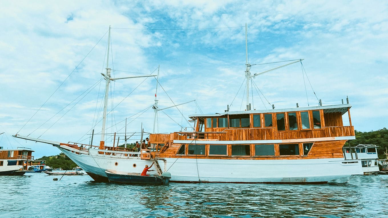 Open Trip 3D2N by Maheswari Deluxe Phinisi  - 